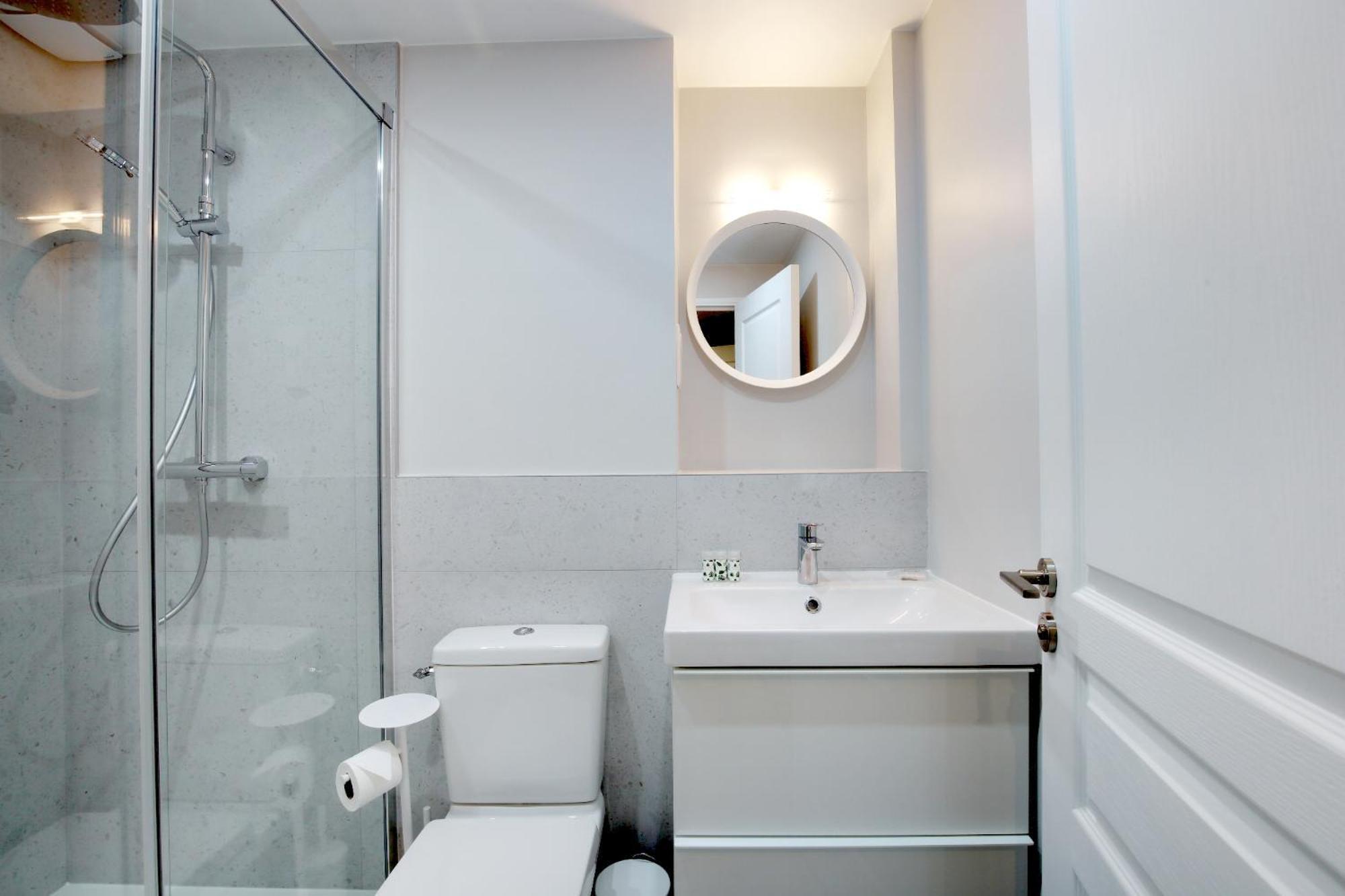 Take It Easy In Stylish Architect Flat * Parijs
